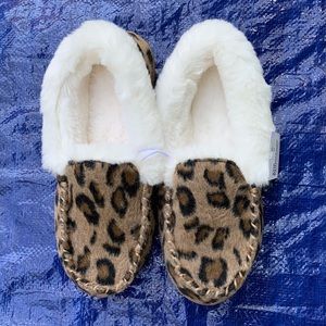 Fuzzy warm ladies slippers